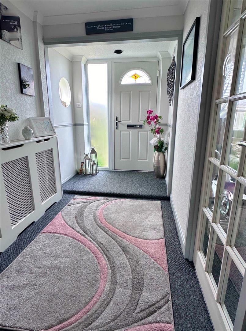 3 Bedroom House - End Terrace. Faversham Road in Eastbourne, East Sussex 5